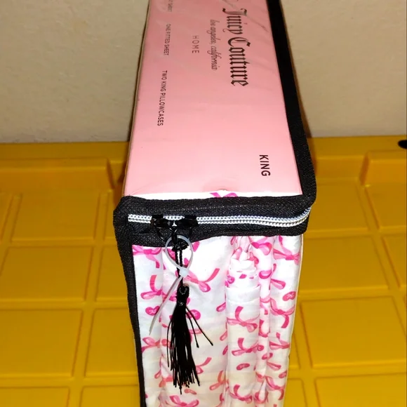 JUICY COUTURE KING SHEET SET BOWSJUICY COUTURE SHEET SET KING SIZE NEW